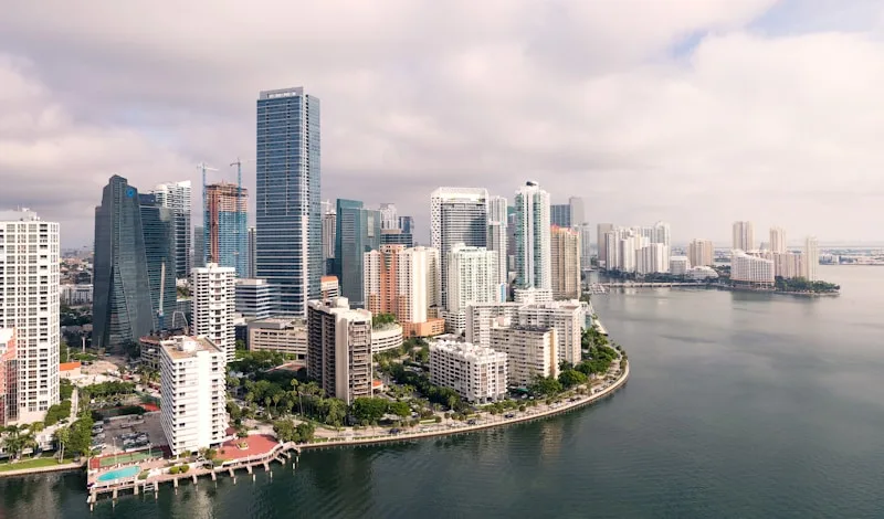 Skyline von Downtown Miami am Wasser